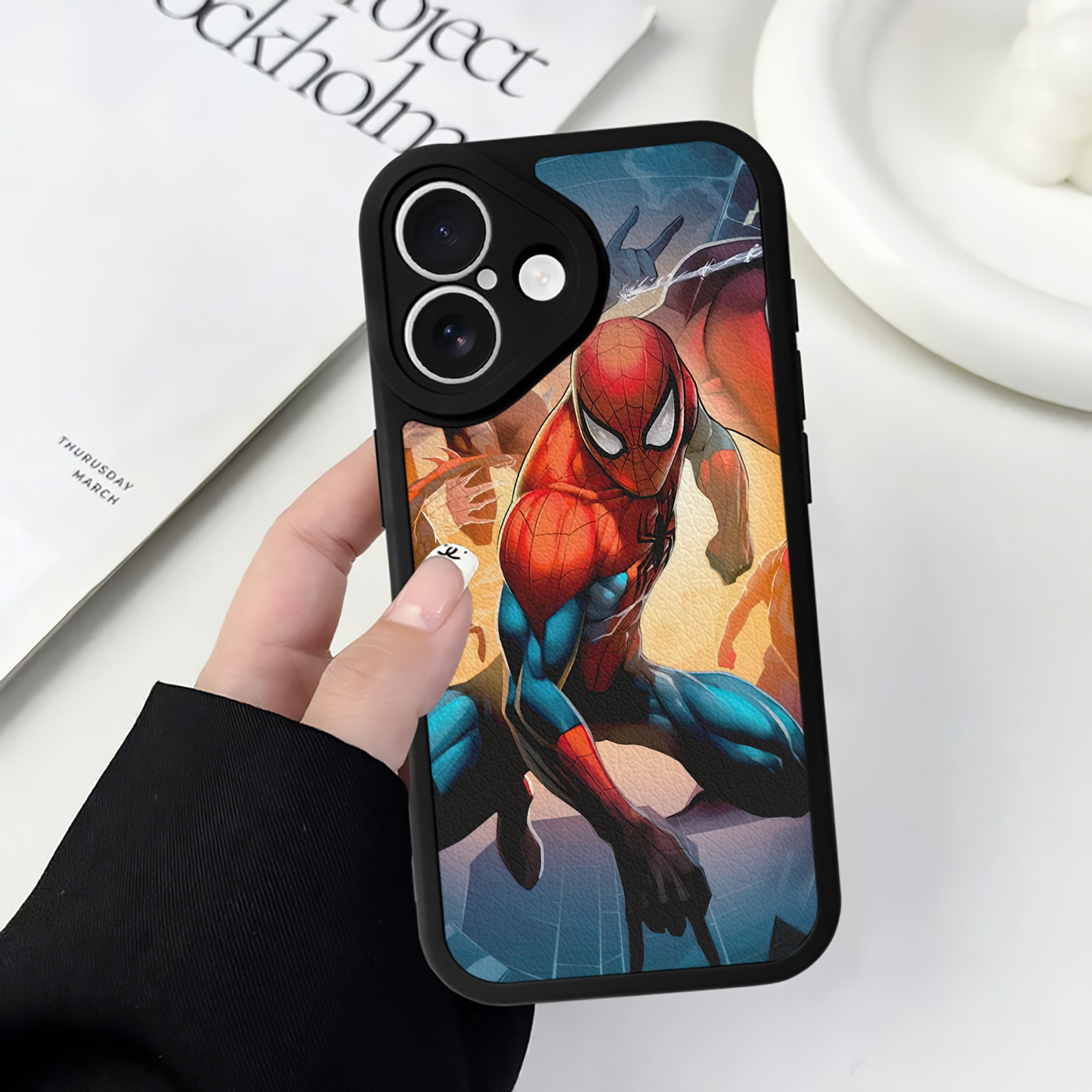 Spider Man スパイダーマン 【iPhone 16シリーズ対応】シリコンスマホケース（レザー調） 材質：シリコン